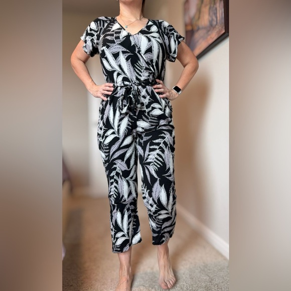 AnyBody Monochrome Leaf Pattern Jumpsuit - Picture 4 of 15